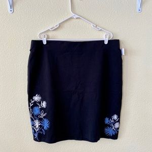 Roz & Ali knit skirt with embroidered flow…